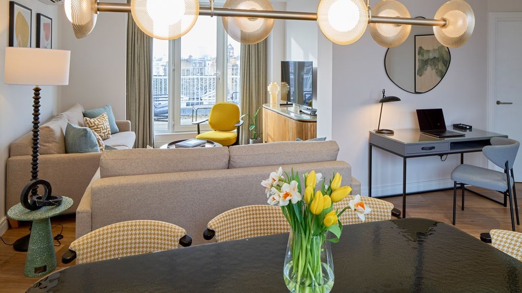 Property photo 1 of 14 Living Room