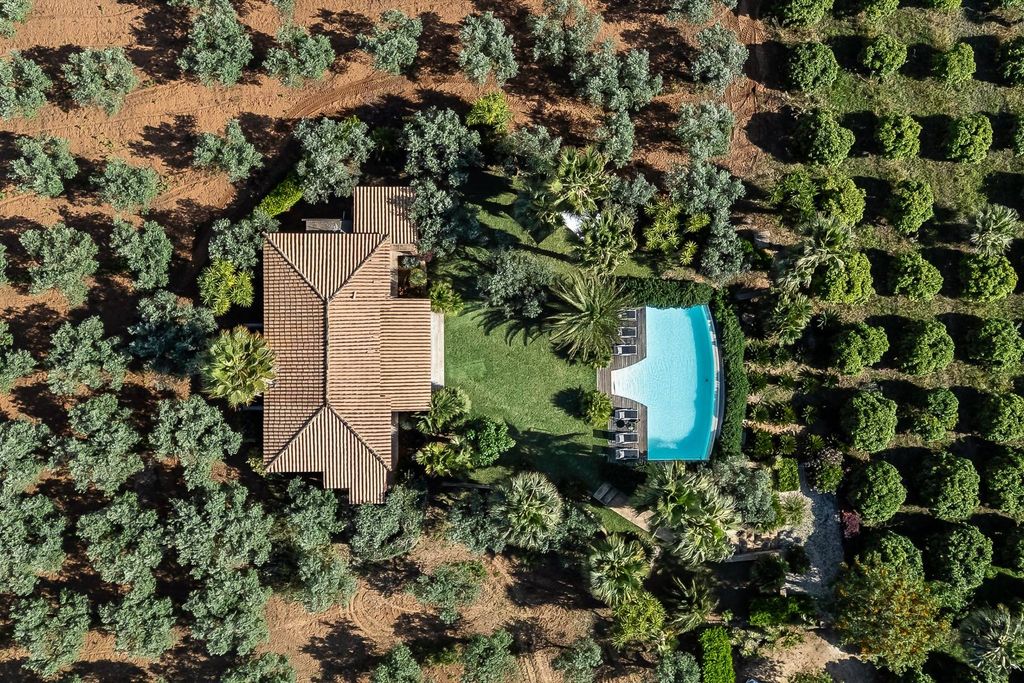 Property photo 1 of 32