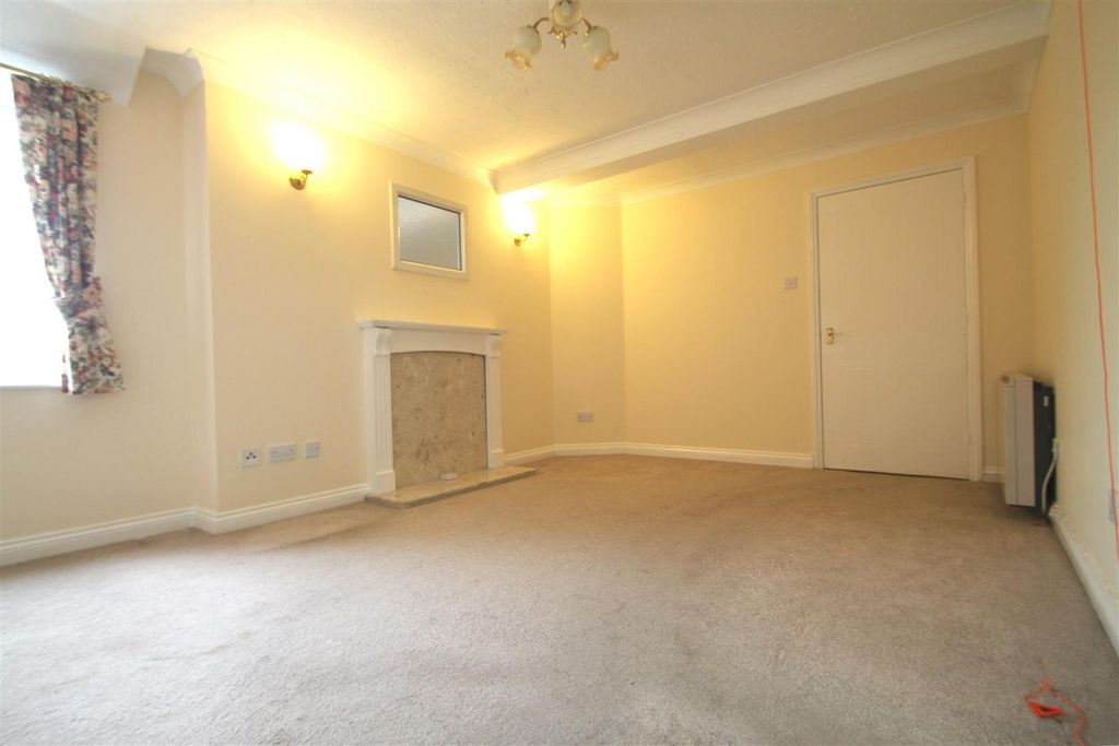 Property photo 2 of 18 Living Room