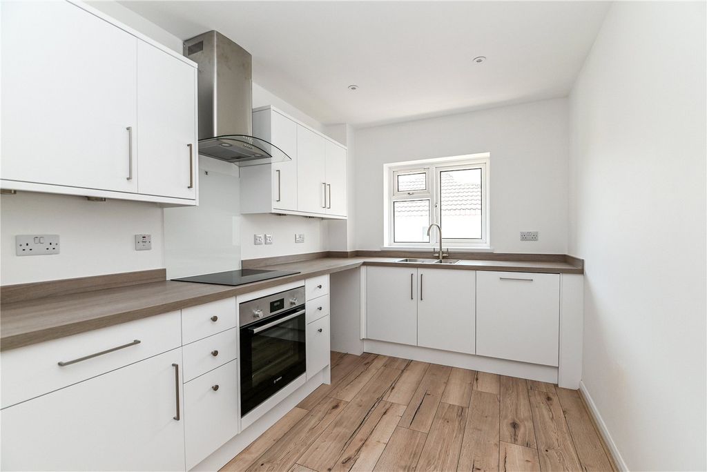 Property photo 2 of 18 Picture No. 29