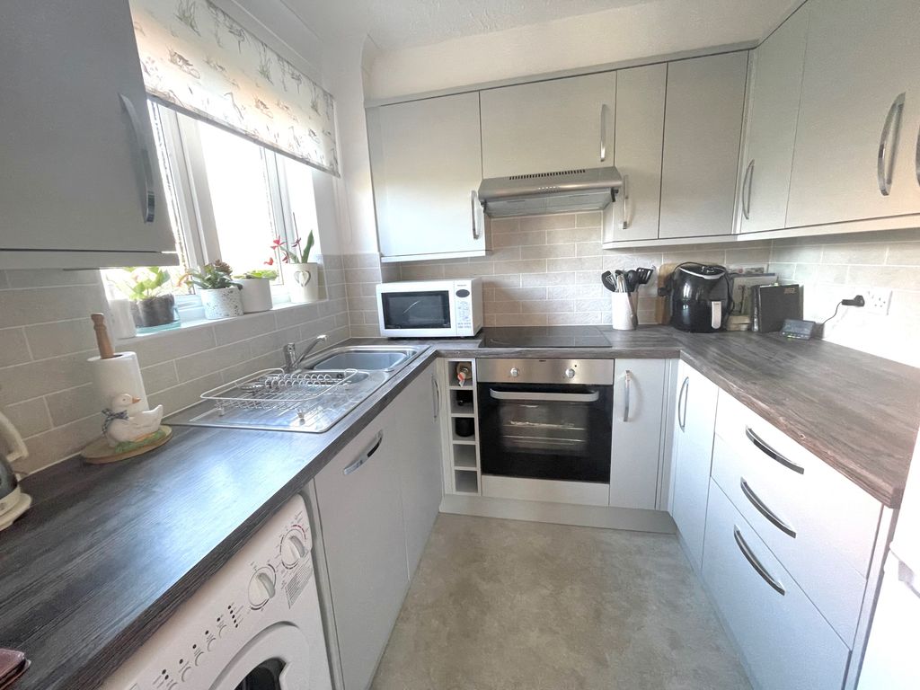 Property photo 2 of 10 1 Silverwood Court Kitchen