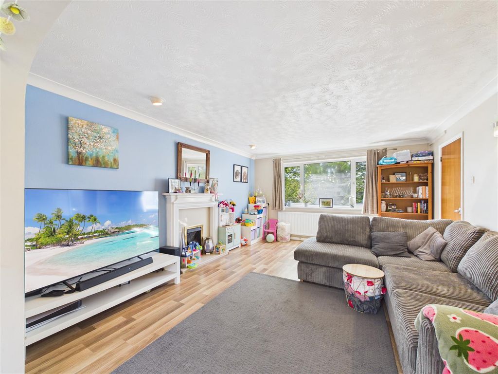 Property photo 2 of 22