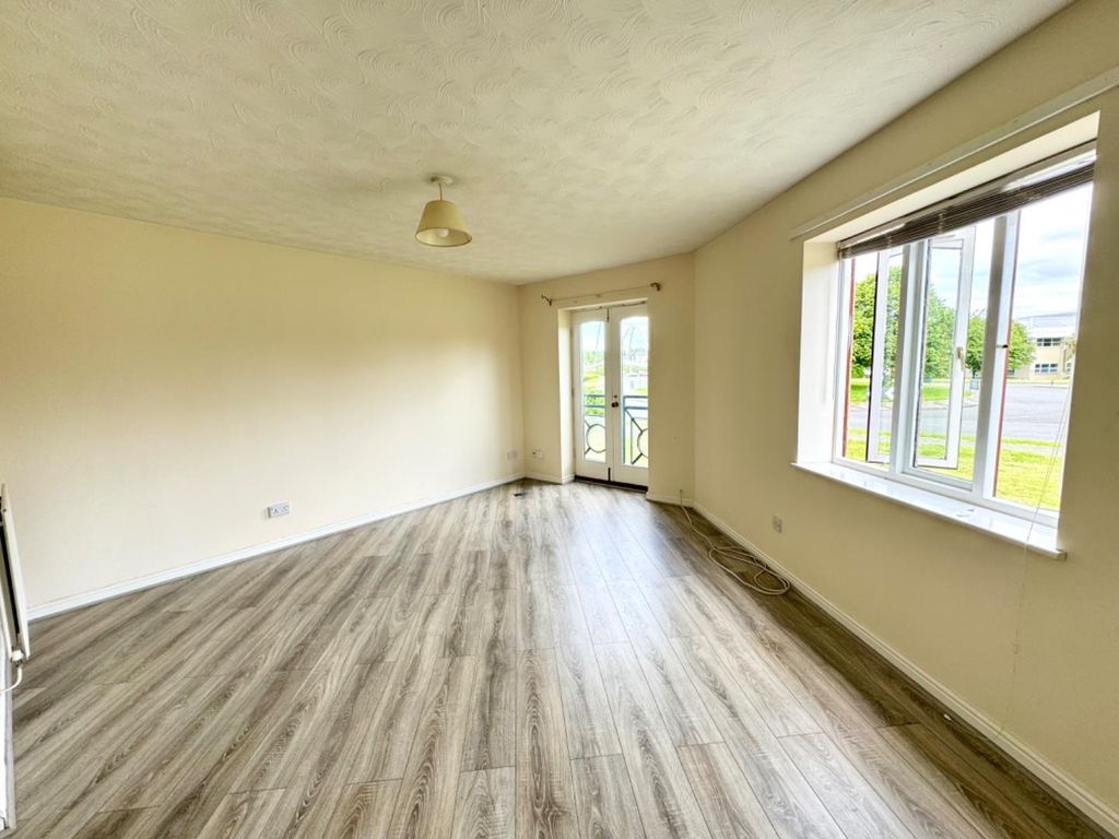Property photo 3 of 6 Lounge