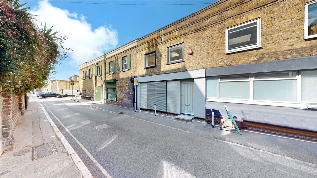 Property photo 2 of 15 Picture No. 12