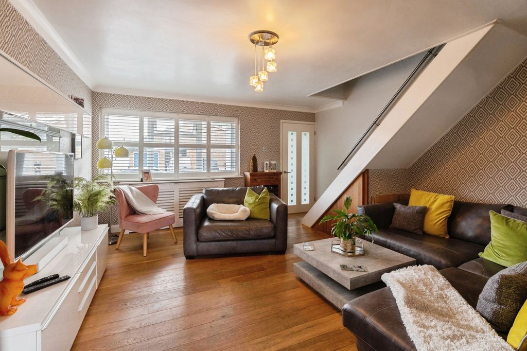 Property photo 3 of 18 Pbox-Img.Jpg
