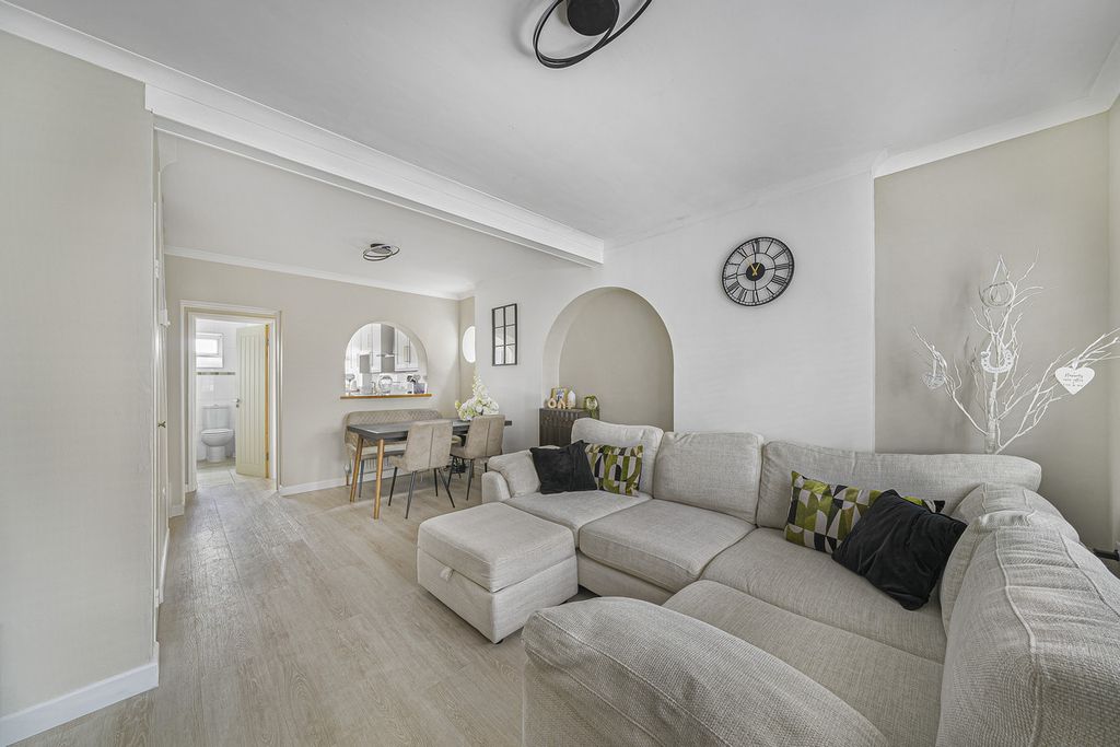 Property photo 2 of 21