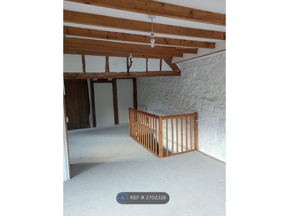 Property photo 3 of 6 Upstairs