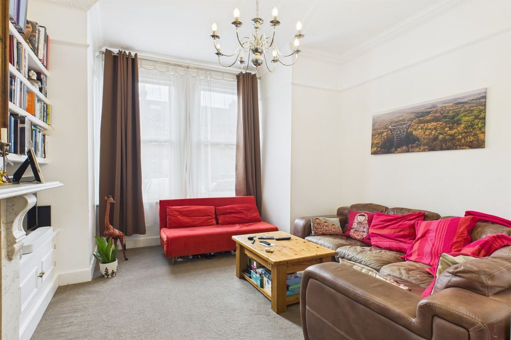 Property photo 2 of 18 Living Area