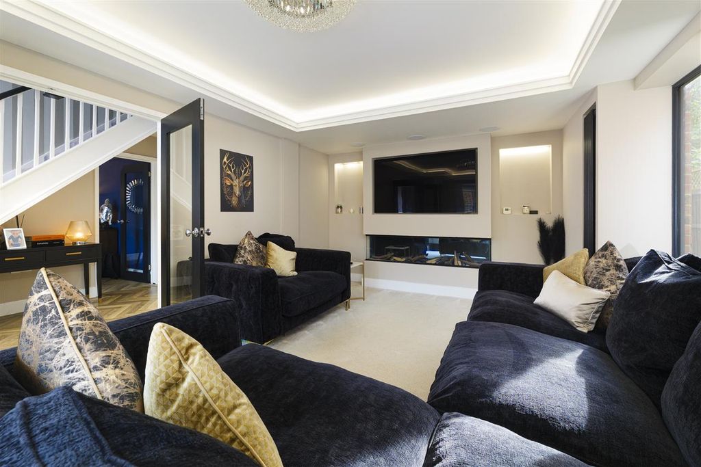 Property photo 3 of 32