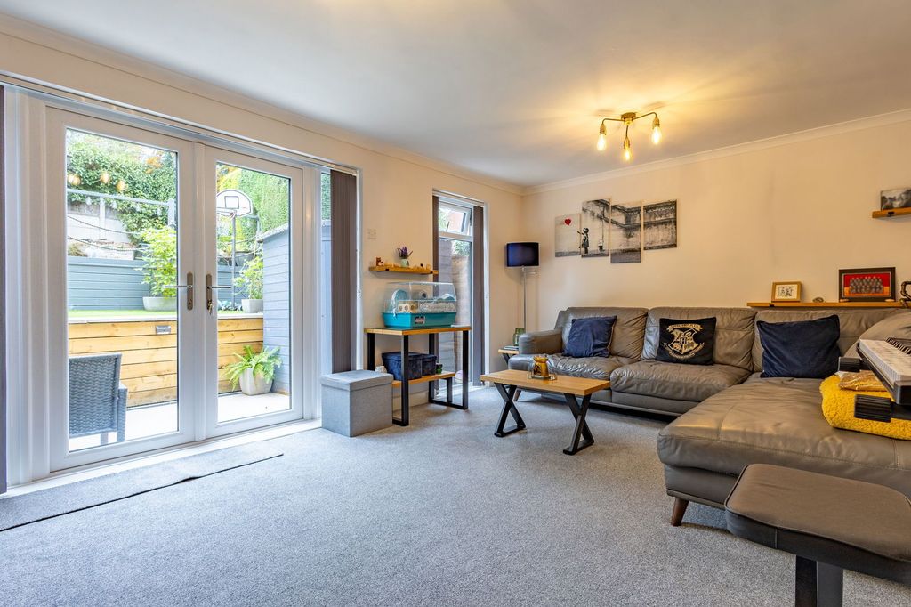 Property photo 3 of 32