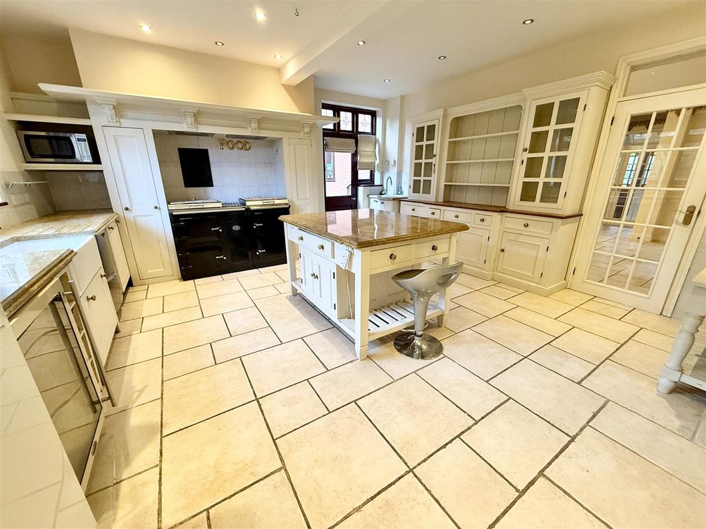 Property photo 2 of 22 Kitchen