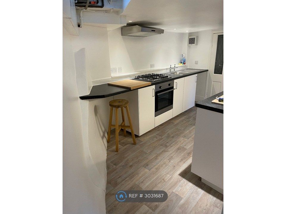 Property photo 2 of 10 Kitchen