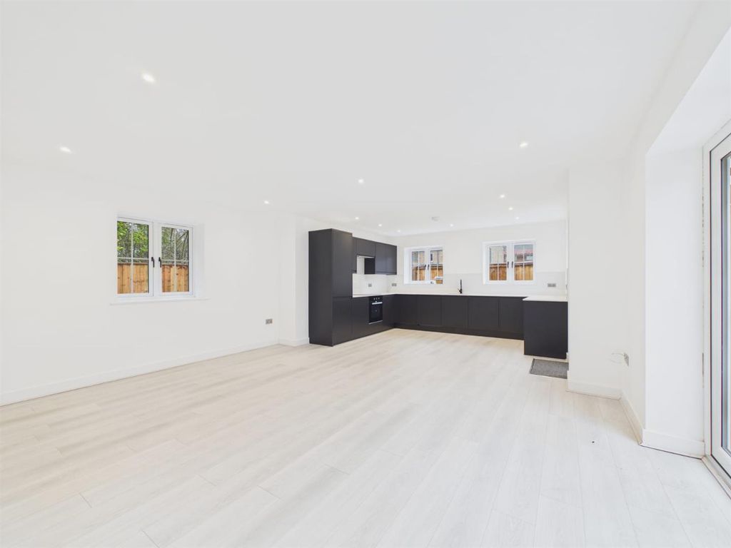 Property photo 2 of 11 6.Jpeg