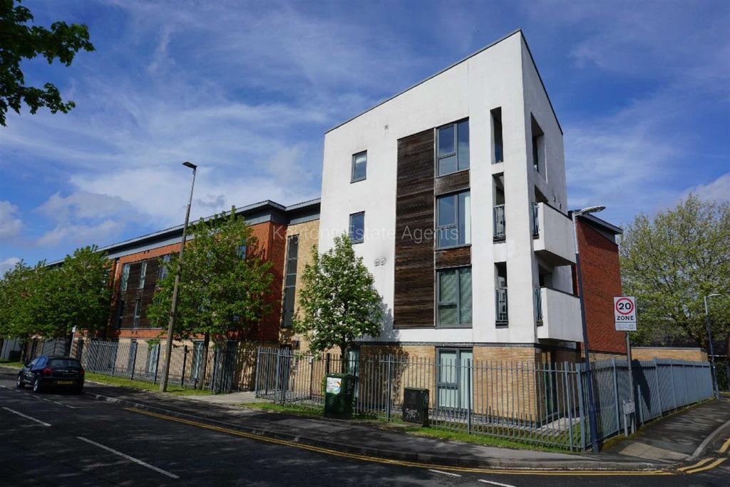 Property photo 1 of 8