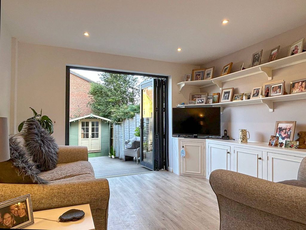 Property photo 1 of 10 Living Room For 167 Fleetham Gardens.Jpg