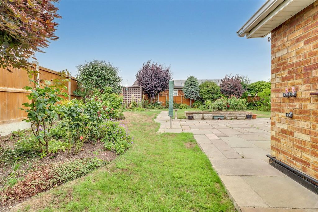 Property photo 3 of 20 9 Toppesfield Avenue-21.Jpg