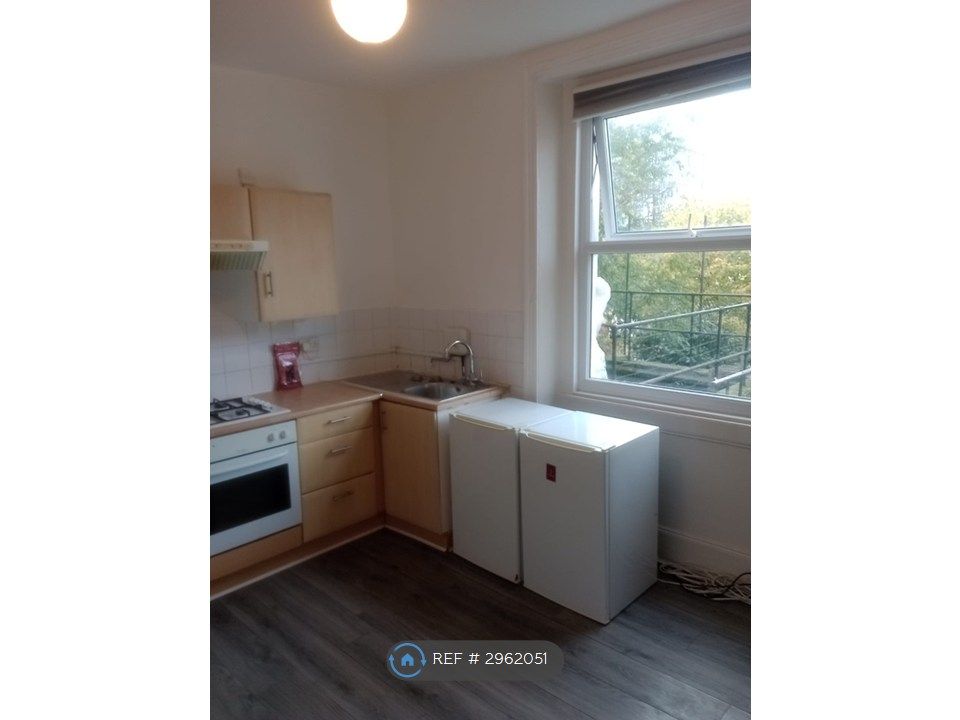 Property photo 2 of 10 Kitchen
