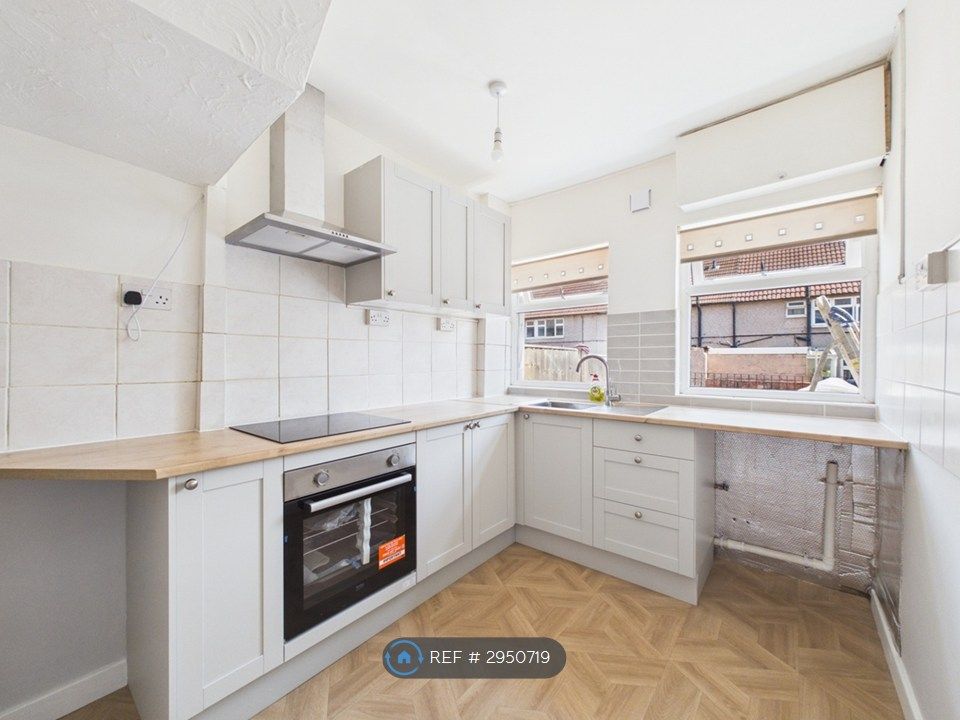 Property photo 2 of 9 Kitchen