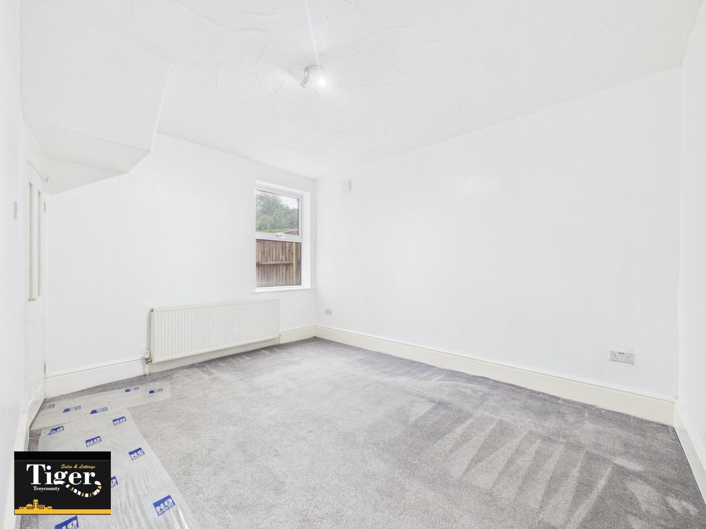 Property photo 3 of 13 Cam03440G0-Pr0714-Still002