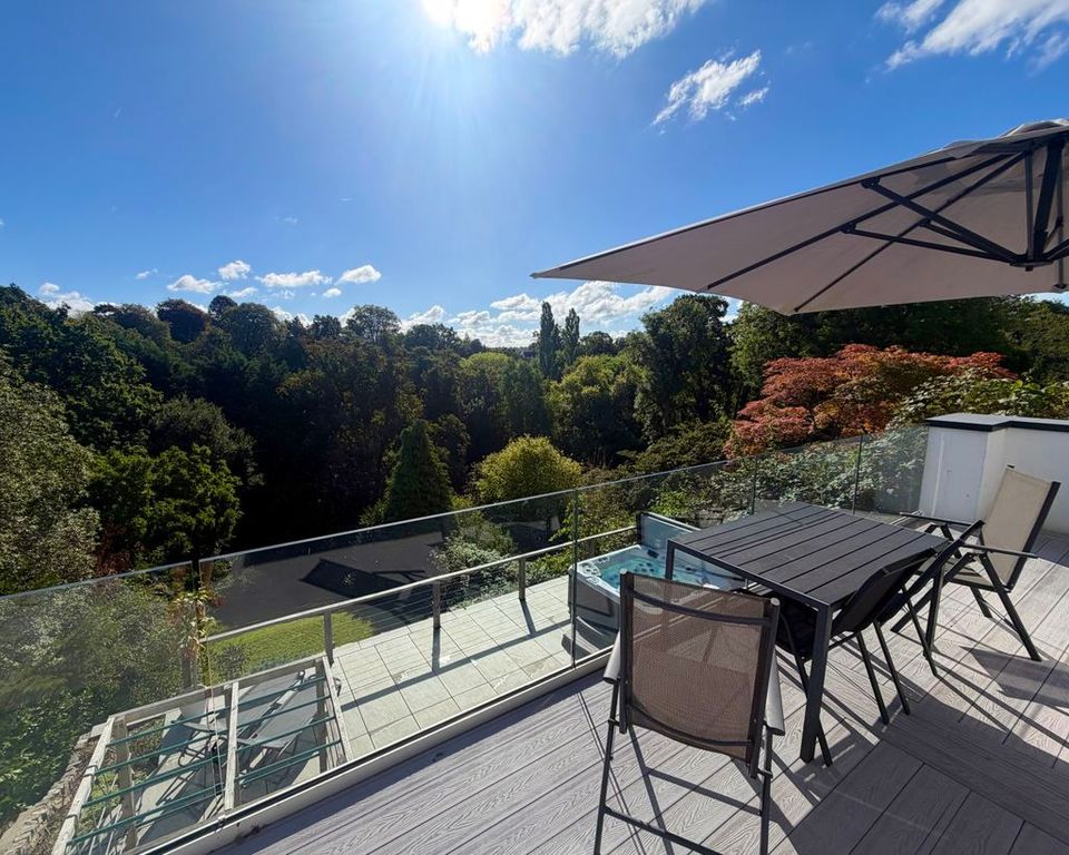 Property photo 1 of 20 Roof Terrace View