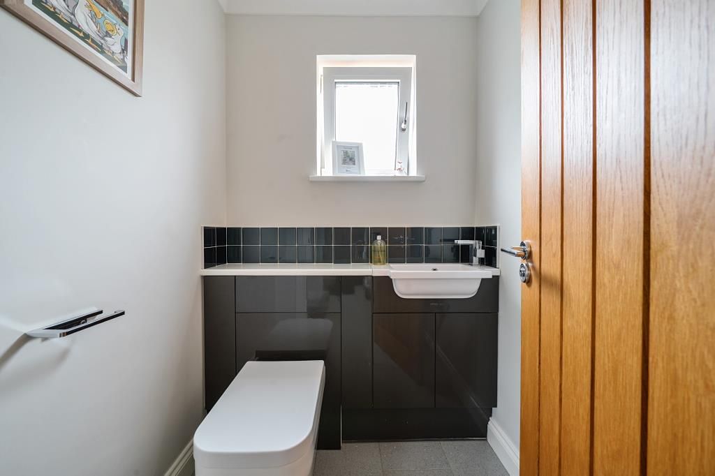 Property photo 3 of 22 W/c
