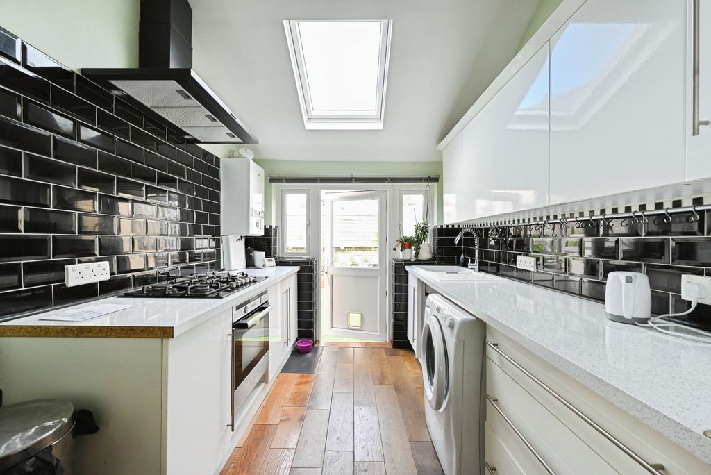 Property photo 2 of 20