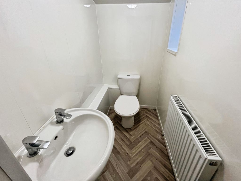 Property photo 2 of 11 Balcony