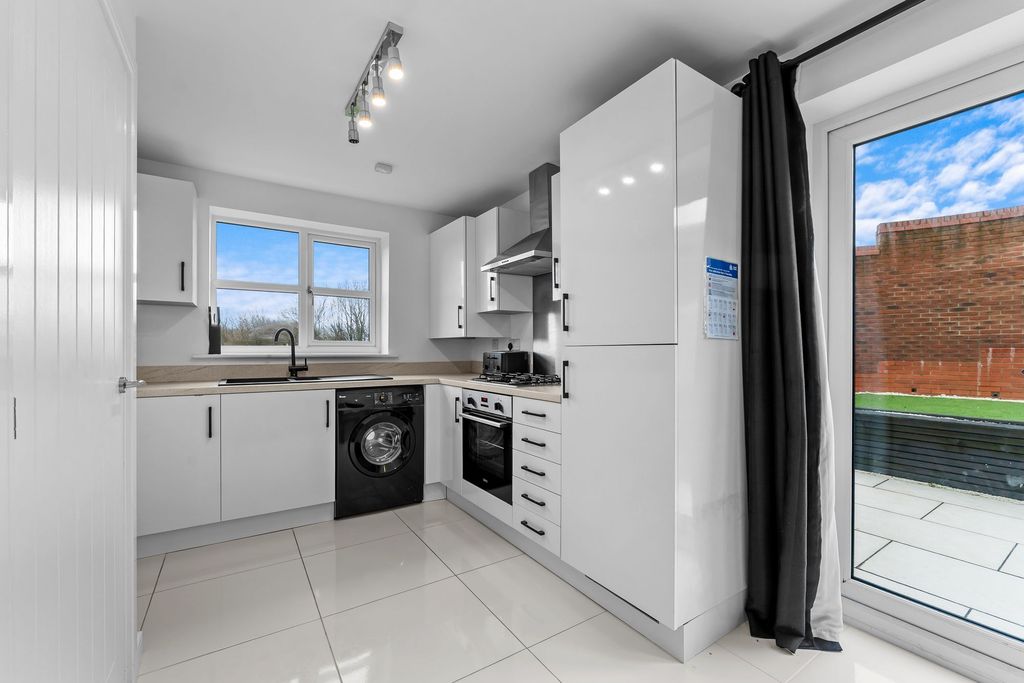 Property photo 3 of 26