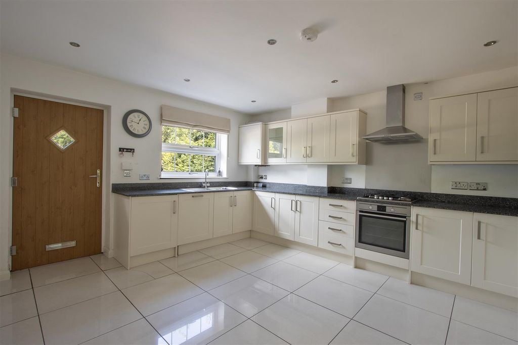 Property photo 2 of 18 Dining Kitchen
