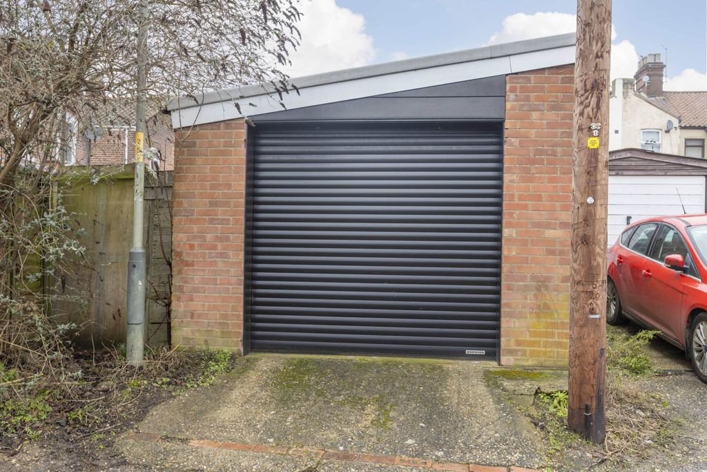 Property photo 3 of 14