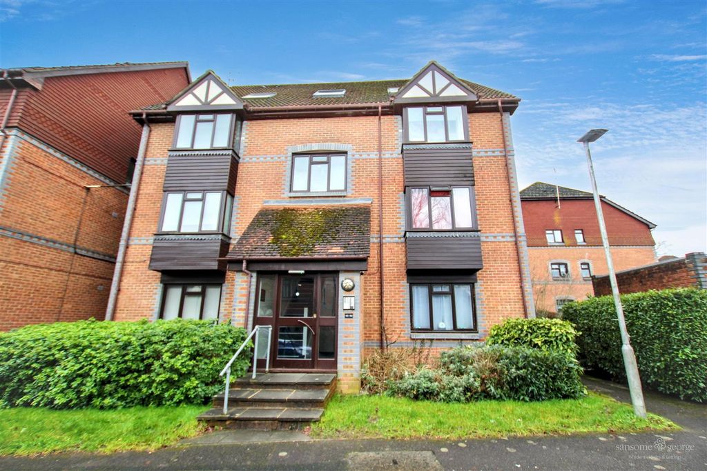 Property photo 1 of 6 Front