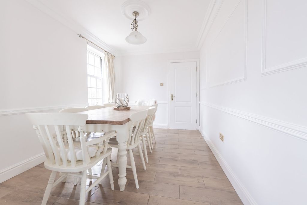 Property photo 3 of 31