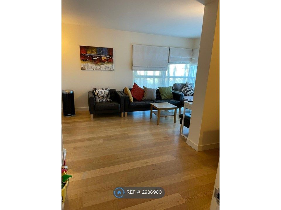 Property photo 3 of 18 Living Room