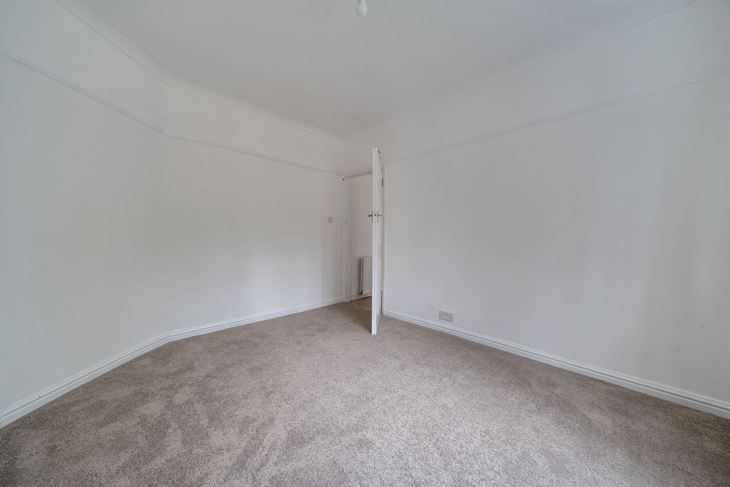 Property photo 3 of 13 1423350-22-69A82B...