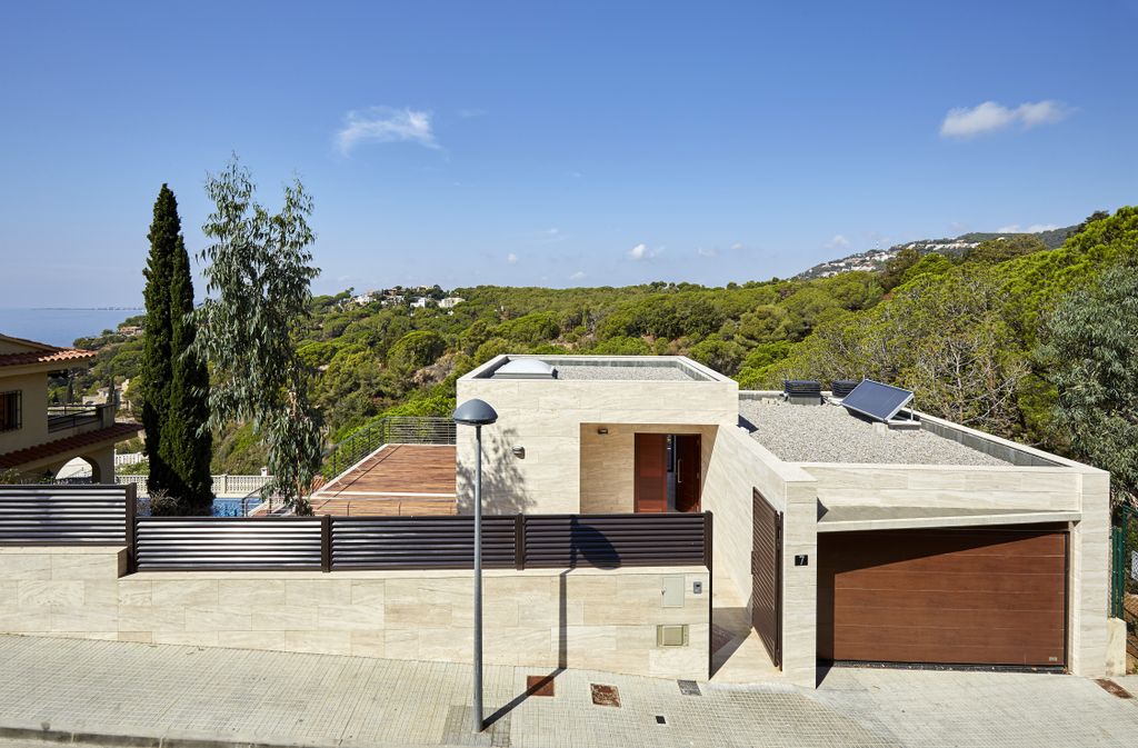 Property photo 3 of 58