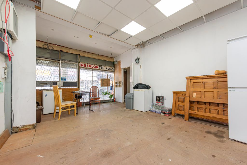 Property photo 2 of 27 Caledonian Road 306-308-005