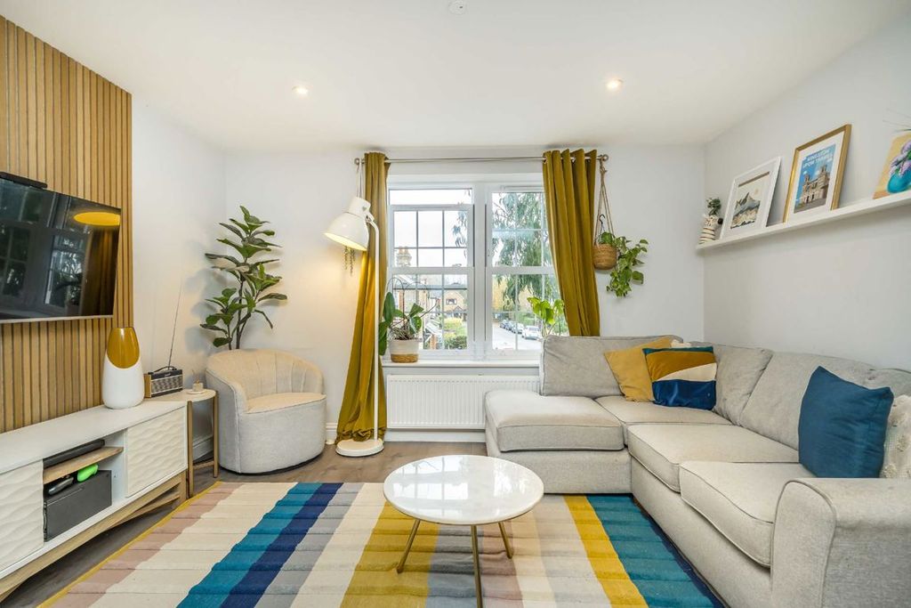 Property photo 2 of 8