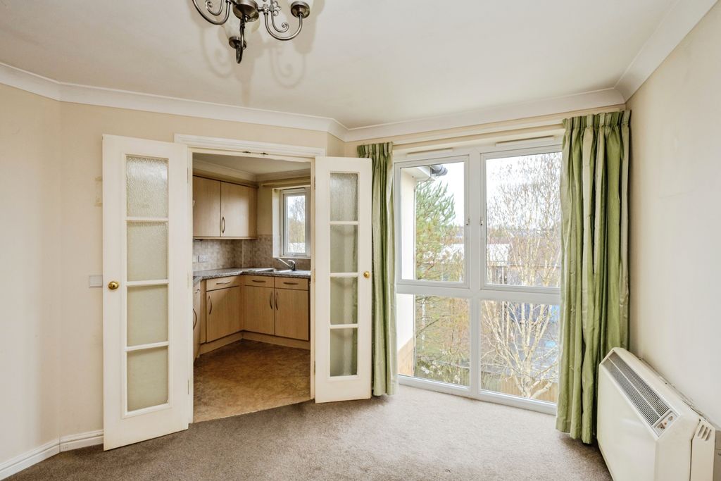 Property photo 3 of 13