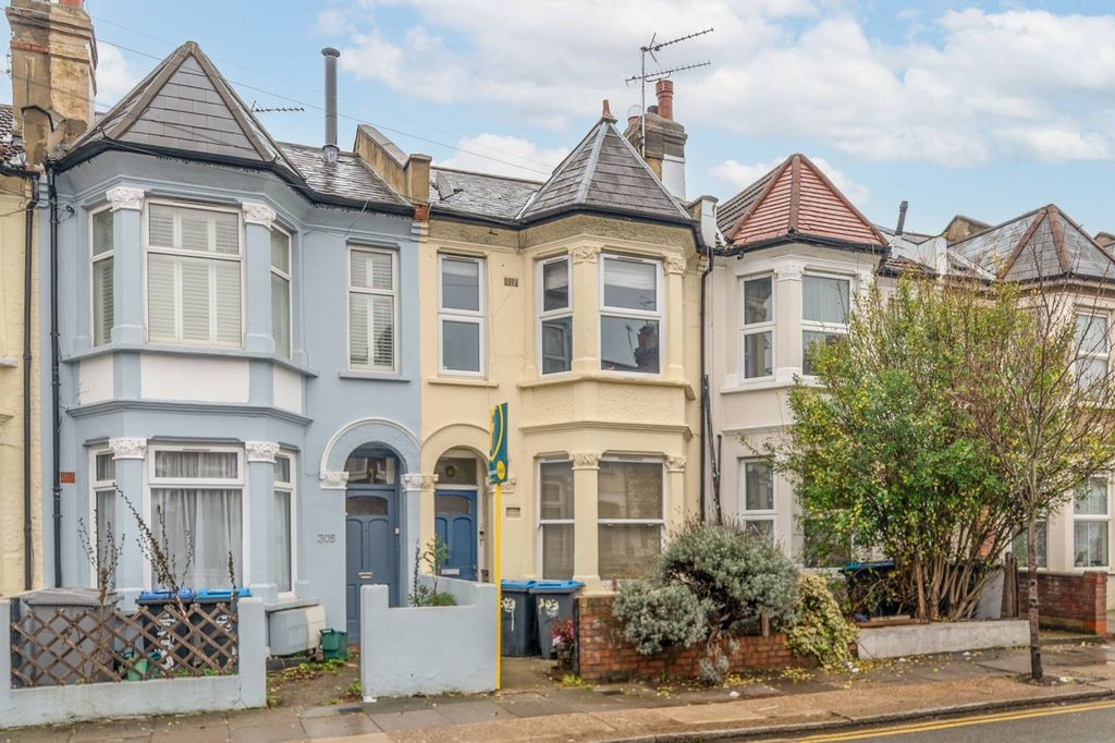 Property photo 2 of 11