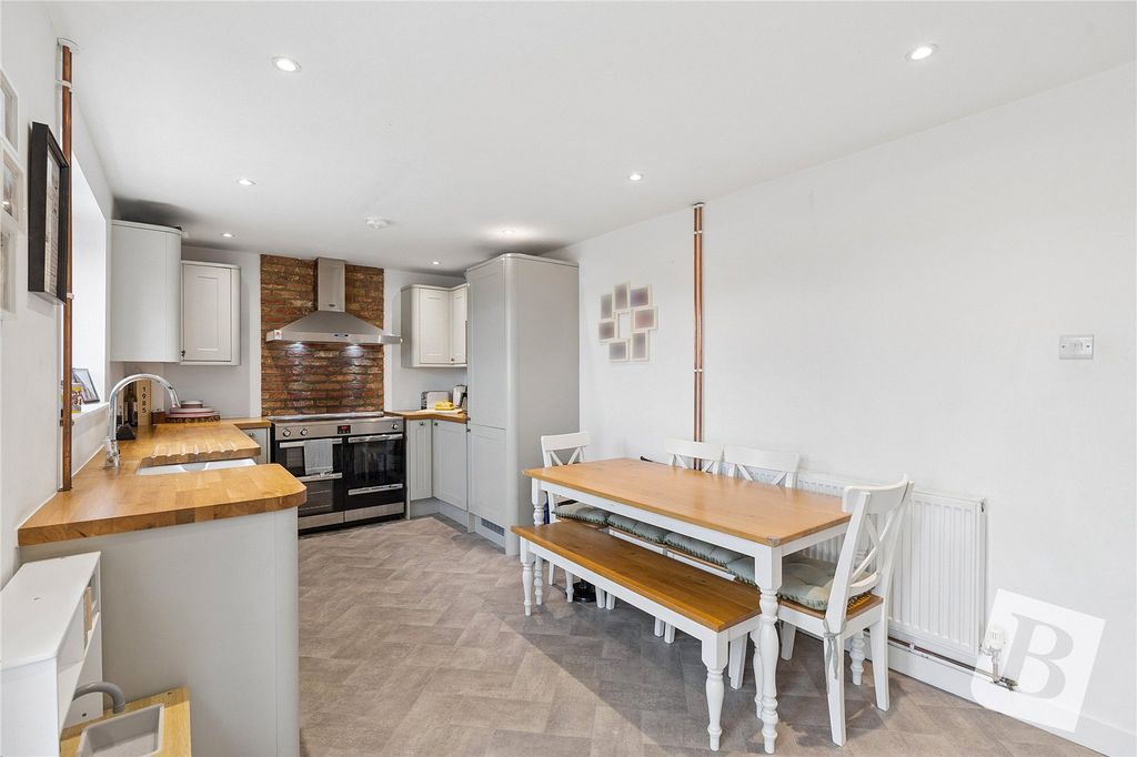 Property photo 3 of 12 Kitchen/Breakfast