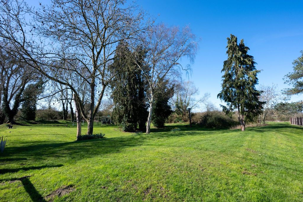 Property photo 2 of 17 Local Park