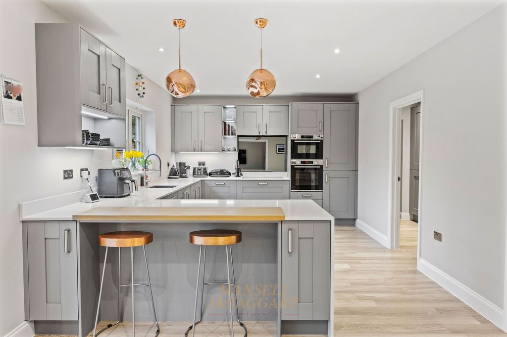 Property photo 3 of 40