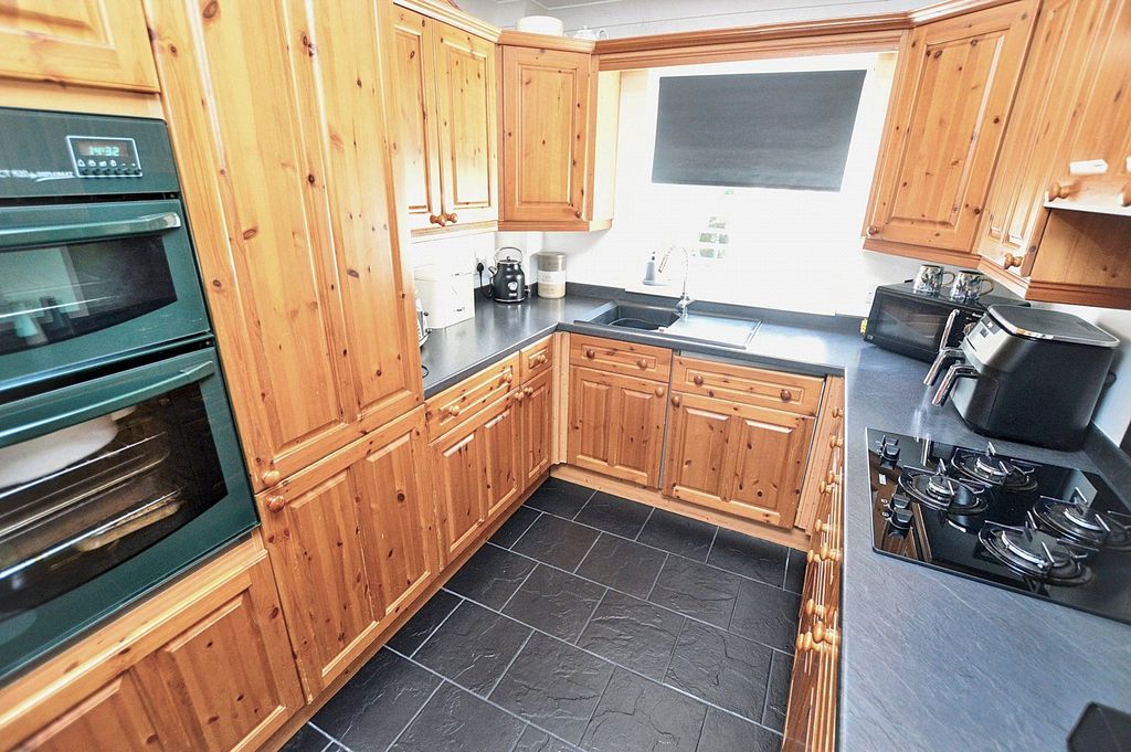 Property photo 3 of 10 3 - Kitchen