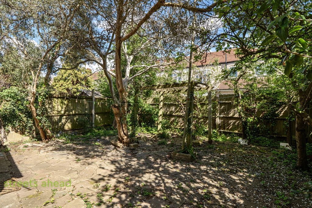 Property photo 3 of 13 47d76Ab7-8E9A-46A...