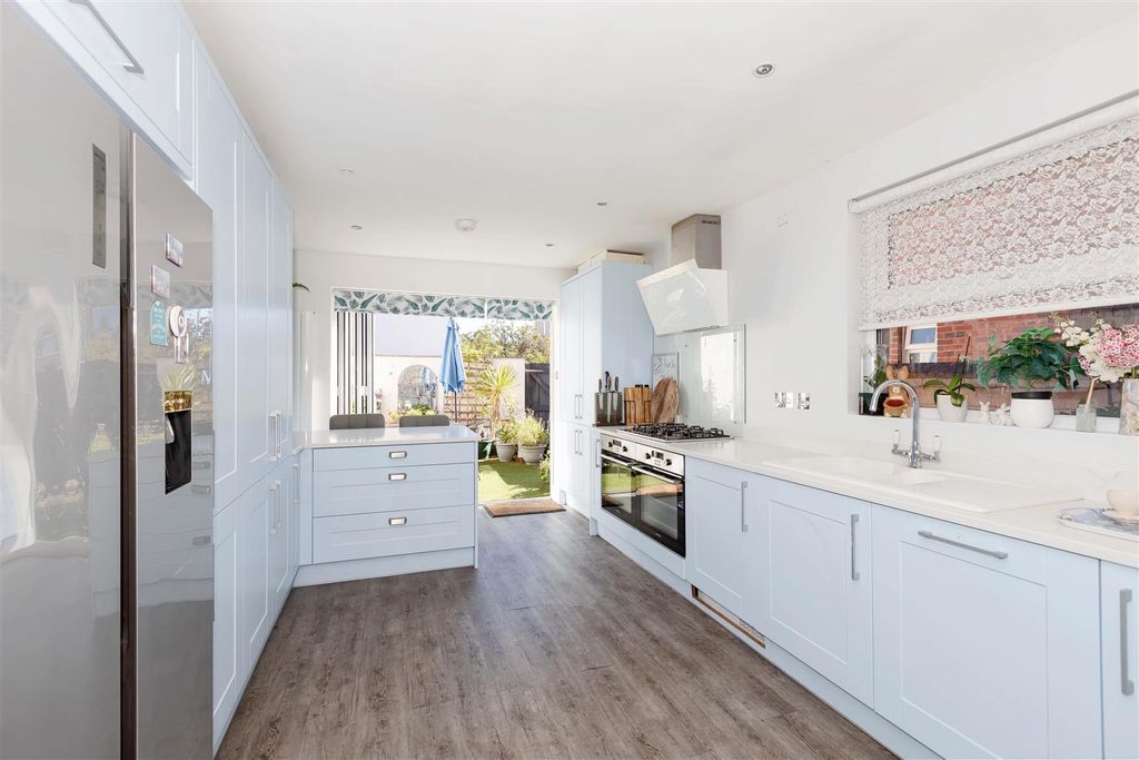 Property photo 3 of 19 Wordsworth Rd_16.Jpg