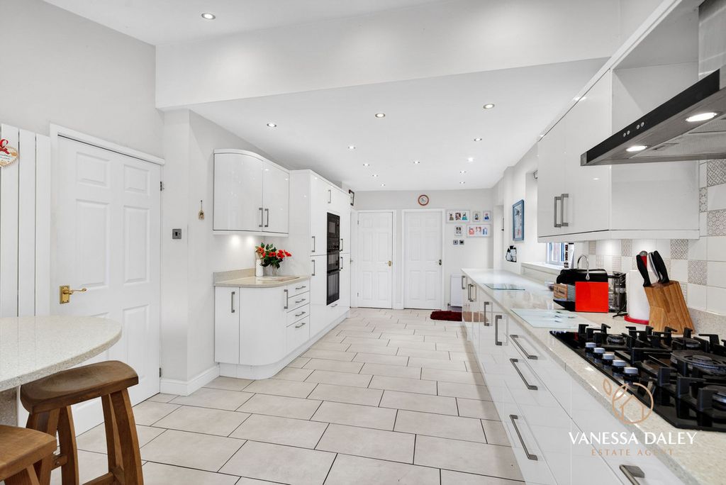 Property photo 2 of 47