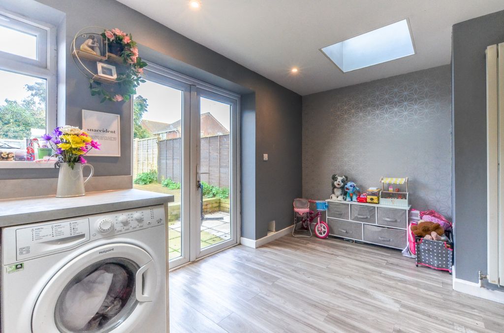 Property photo 3 of 27