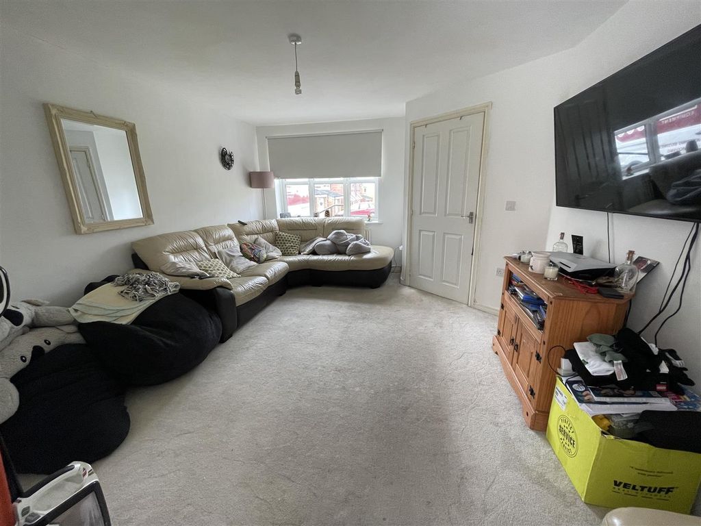 Property photo 3 of 15 Living Room: