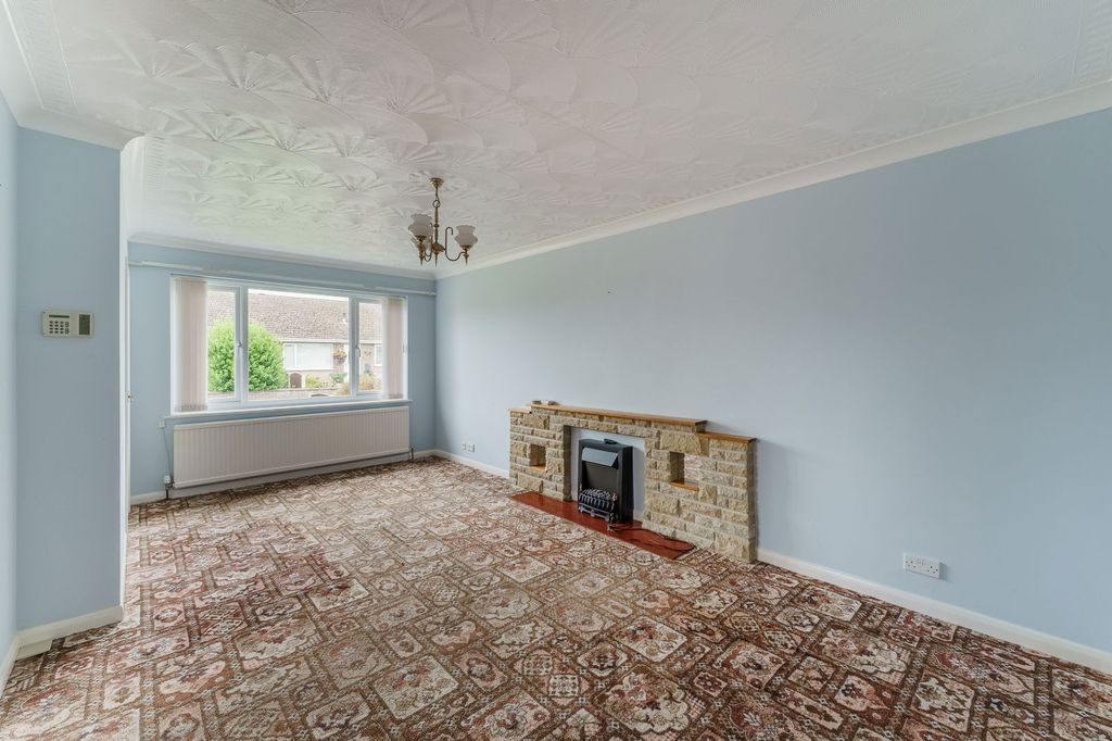 Property photo 2 of 32