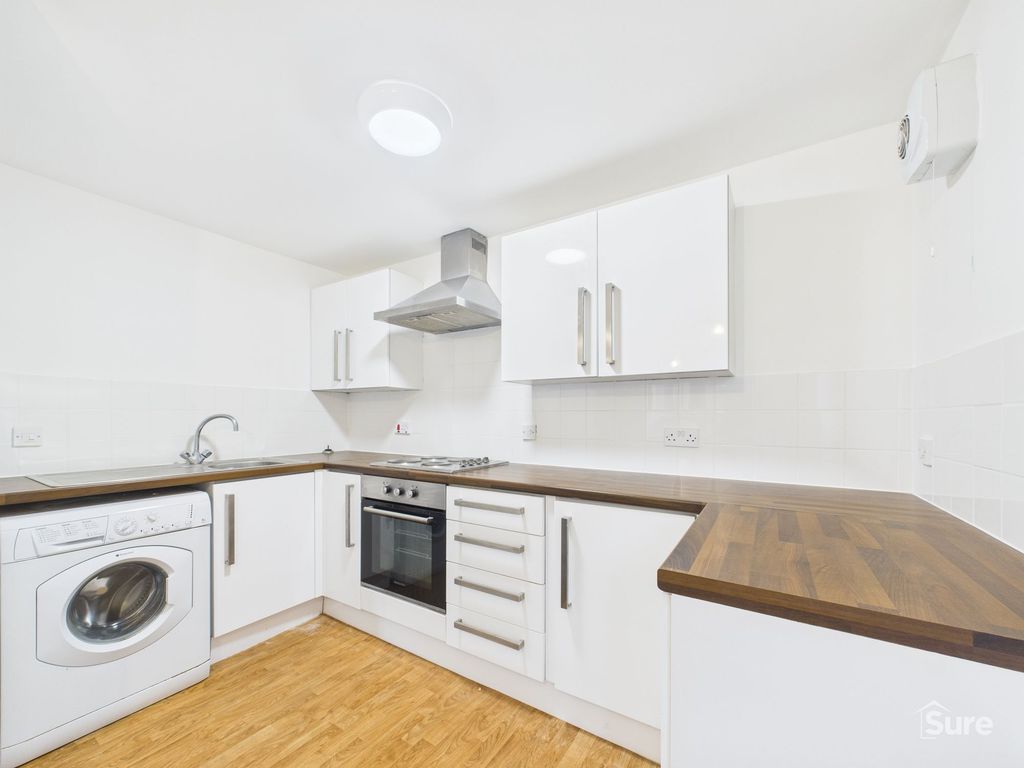 Property photo 3 of 8 Kitchen